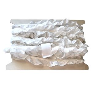11 YARDS WHITE EYELET LACE TRIM